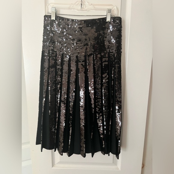 Apparalel Infinity Skirt with sequins. Size M - Picture 1 of 2